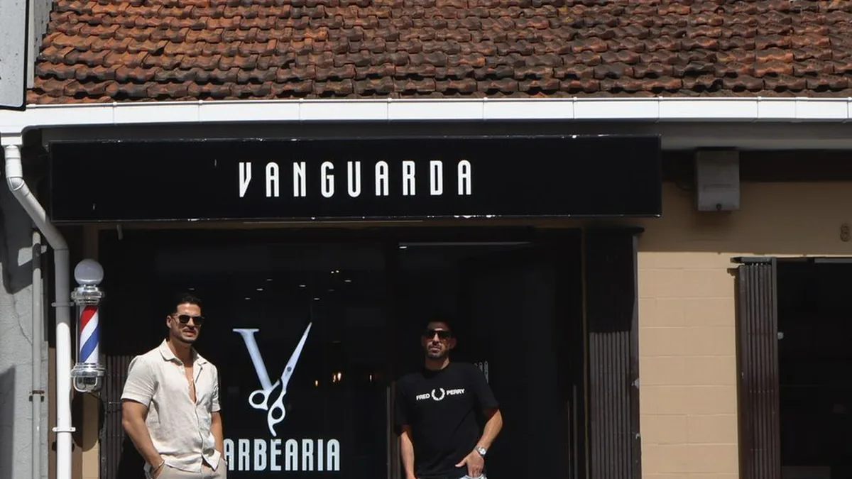 Fachada da Barbearia Vanguarda, em Vila Nova de Gaia